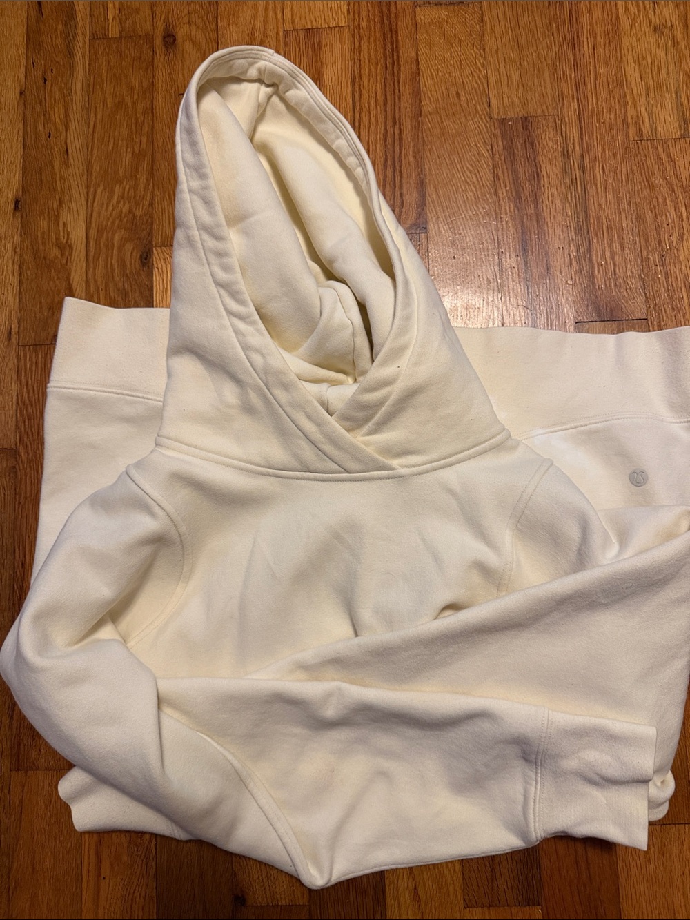 Lululemon Women's Cream Hoodie Sweatshirt